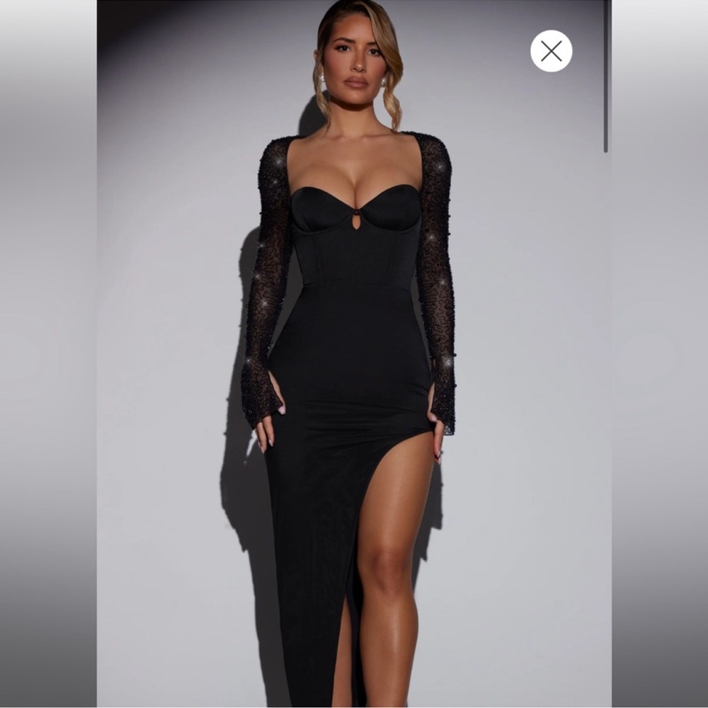 Oh Polly SAN MARINO
Embellished Side Split Maxi Dress in Black